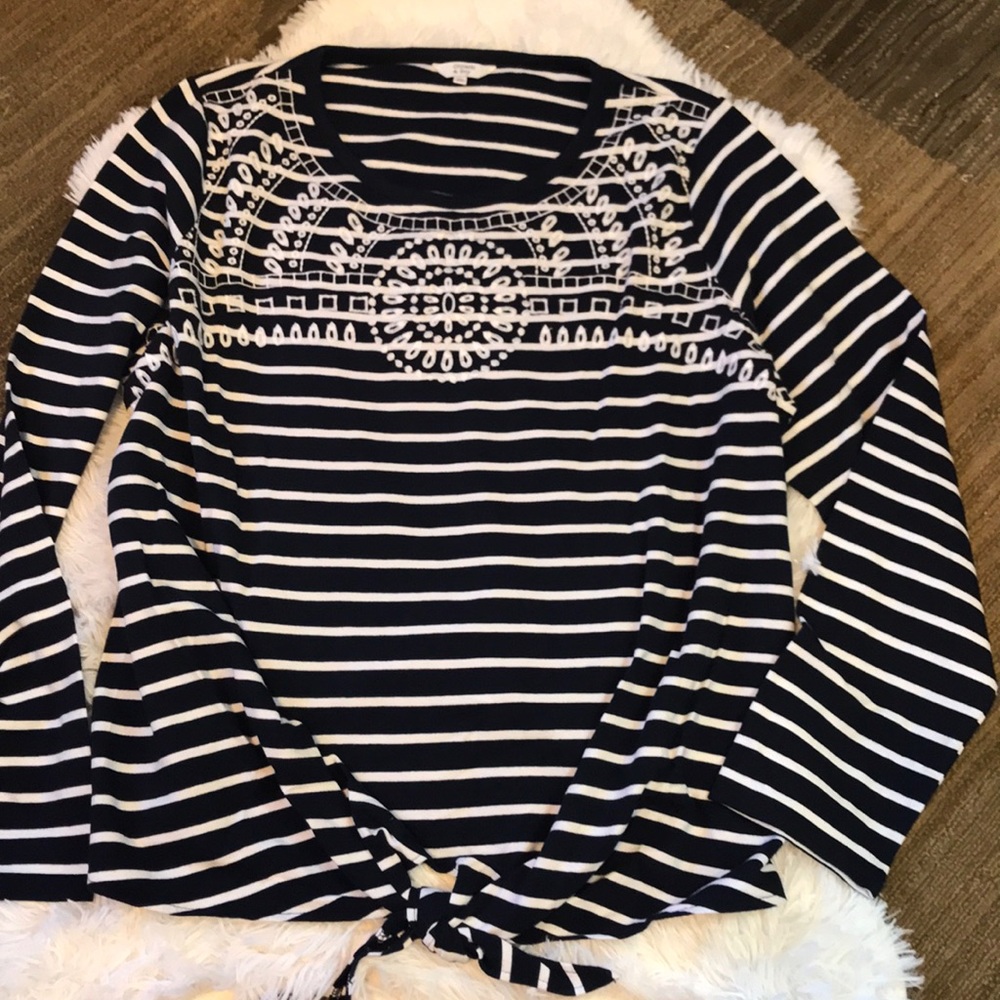 ☀️Tie front pullover 3/$21